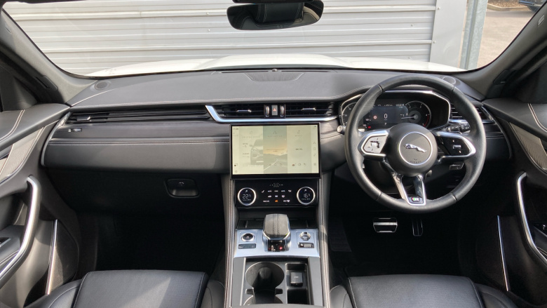 Jaguar F-Pace 2.0 D200 R-Dynamic Black 5dr Auto AWD Diesel Estate